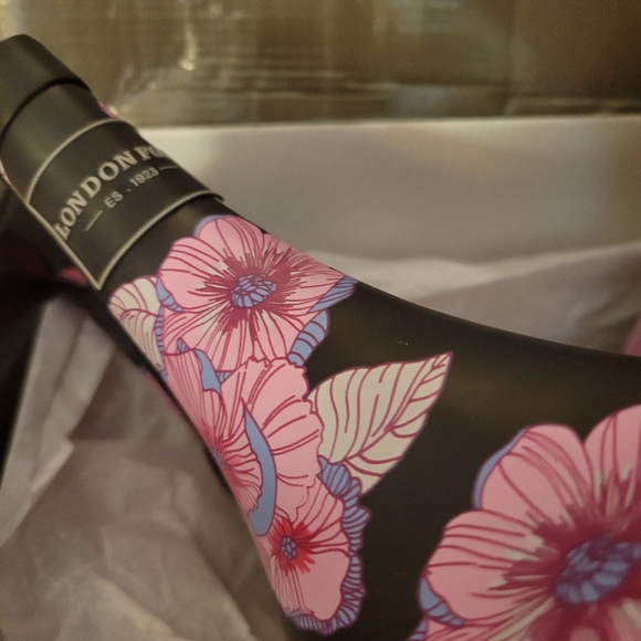 London Fog Women's Black and Pink Floral Boots. NIB - Picture 3 of 5